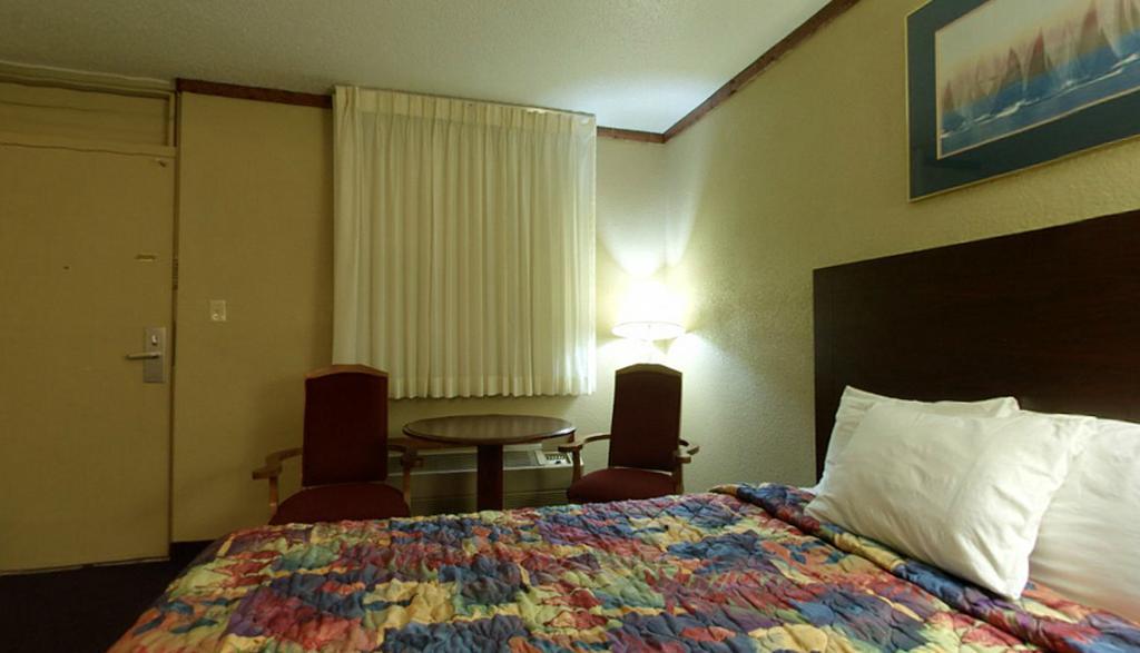 Americas Best Value Inn Newton Habitación foto