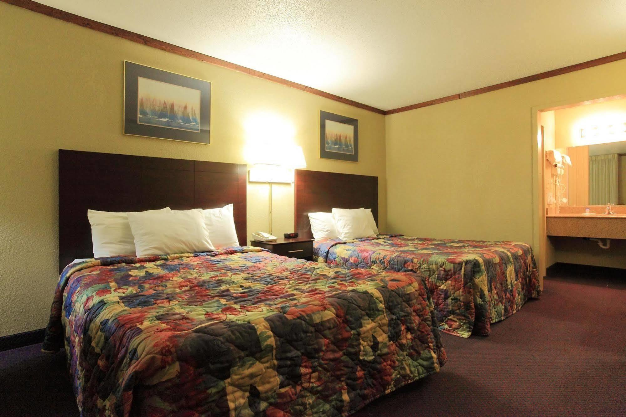 Americas Best Value Inn Newton Habitación foto